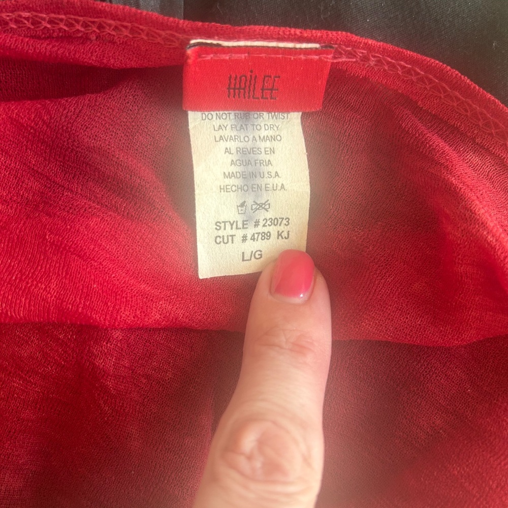 Hailee Red Shirt with Glitter Swirls, V Neck and 3/4 Sleeves Size L - Picture 3 of 12